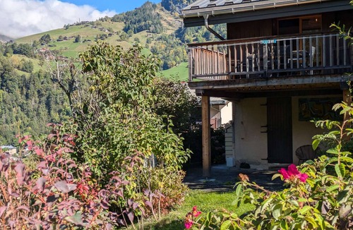 Beaufort Ski Chalet | Renovated chalet 12 pers, 5 br, parking, stove, southwest