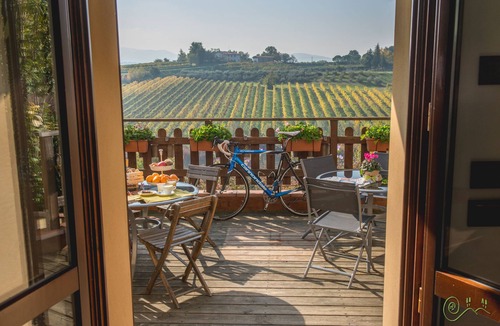 Oriolo dei Fichi Villa | Renovated farmhouse with swimming pool and large garden.
