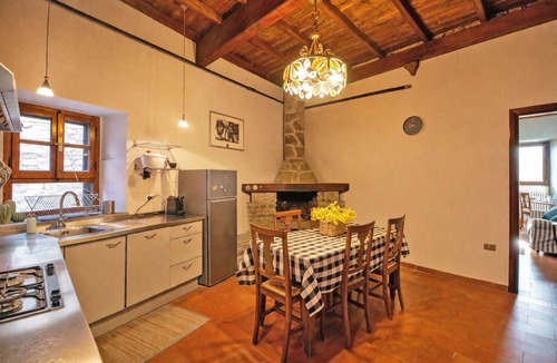 Pontremoli Apartment | Renovated medieval house with a unique view