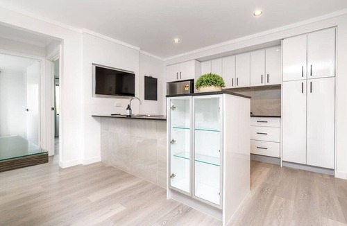 Crestwood Apartment | Renovated Townhouse Close to the CBD and Schools