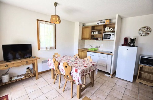 Flumet Apartment | Residence Le Schuss 1 - Apartment at the foot of the slopes with terrace view Mont-Charvin