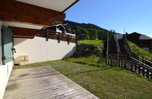 Flumet Apartment | Residence Le Schuss 1 - Apartment at the foot of the slopes with terrace view Mont-Charvin