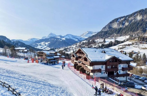 Flumet Apartment | Residence Le Schuss 1 - Apartment at the foot of the slopes with terrace view Mont-Charvin