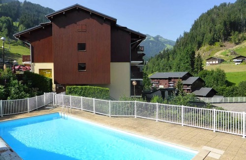 Areches Apartment | Residence Val Blanc 1 - Apartment 4 to 6 people in the heart of village, prox. lifts