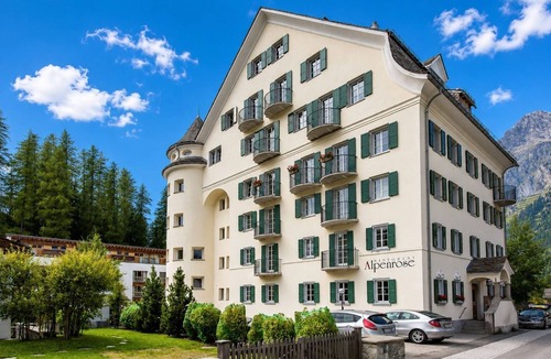 Sils-Maria Apartment | Residenza Alpenrose 24 – Bright flat with lake views & prime location