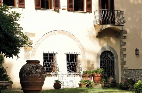 Sagginale Villa | Residenza Villa degli Ochi Apartment in a Historic Villa with Private Garden