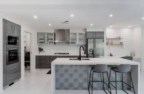Forde House | Restful Family Retreat with Theatre and Parking