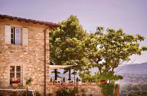 Porrena House | Restored Farmhouse In Tuscan Casentino Hills