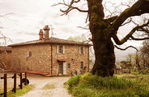 Porrena House | Restored Farmhouse In Tuscan Casentino Hills