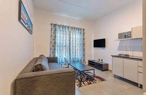 Greater Johannesburg Metropolitan Area Apartment | Retreat In Randburg - Modern 1 bedroom apartment in the heart of Randburg.