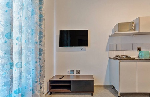 Greater Johannesburg Metropolitan Area Apartment | Retreat In Randburg - Modern 1 bedroom apartment in the heart of Randburg.
