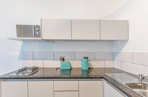 Greater Johannesburg Metropolitan Area Apartment | Retreat In Randburg - Modern 1 bedroom apartment in the heart of Randburg.