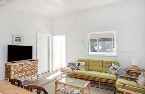 Kioloa House | Retro Beach Cottage - classic surf getaway