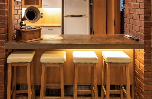 Rafina-Pikermi House | Retro house