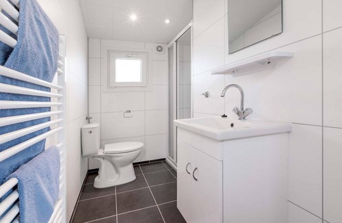 Avenhorn Ski Chalet | ✓ Rialto at Park Westerkogge ✓ Holiday home for 6 people ✓ Located in Berkhout (North Holland) ✓ Waterfront holiday resort ✓ Book directly at the resort
