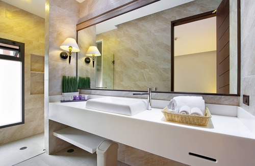 Chanthanimit Hotel | Rimnaam Klangchan Hotel