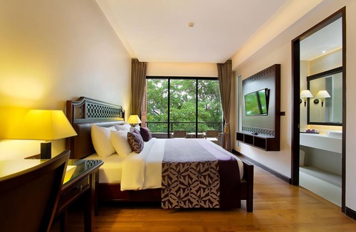 Chanthanimit Hotel | Rimnaam Klangchan Hotel