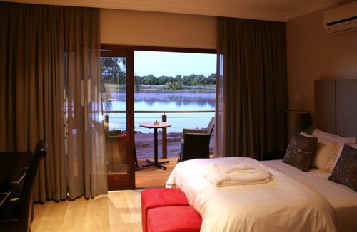 Upington House | River Place Manor