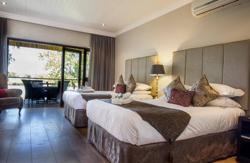 Upington House | River Place Manor