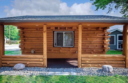 Buffalo City Cabin | Riverfront Buck Cabin #6 with Private Dock