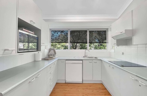 Mossy Point House | Riverside 3-Bed Townhouse with Spacious Deck