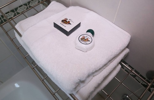 Mmabatho House | Roba Monakedi Guest Lodge