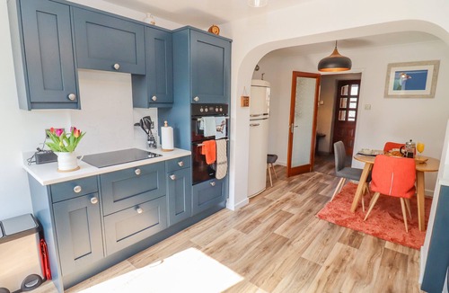 Adderbury Cottage | ROBELLEN CORNER, family friendly, with a garden in Adderbury