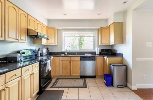 Bethesda Apartment | Rochambeau House 5BR/3BA in Bethesda near NIH