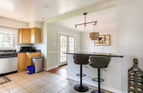 Bethesda Apartment | Rochambeau House 5BR/3BA in Bethesda near NIH