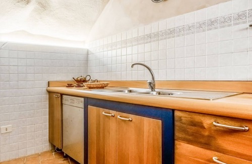 Urbino Apartment | Romantic 95 sqm flat on two floors (NO lift), with two bedrooms which can accommodate up to 4 people.The apartment is located in the centre (Restricted Traffic Area) in the heart of the historic centre of Urbino. The accommodation enjoys an enviable loca