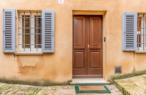 Urbino Apartment | Romantic 95 sqm flat on two floors (NO lift), with two bedrooms which can accommodate up to 4 people.The apartment is located in the centre (Restricted Traffic Area) in the heart of the historic centre of Urbino. The accommodation enjoys an enviable loca