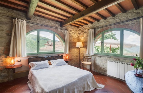 Londa House | Romantic apartment in villa with swimming pool in Chianti Rufina