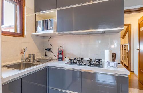 Acquaseria Apartment | ROMANTIC COMO HIDEAWAY with private parking and AirCon