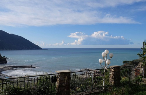 Recco House | Romantic domicile with a large garden and a fantastic sea view