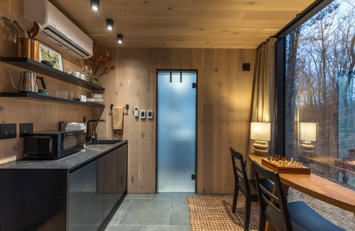 New Plymouth House | Romantic Mirrored Cabin w/Hot Tub & Sauna on 17 Private Acres