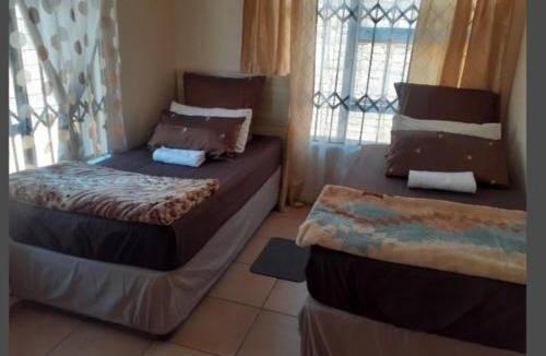 Greater Johannesburg Metropolitan Area House | Rona Thina House