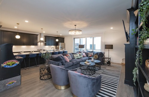 Edgehill House | Rooftop Hot Tub - Walkable to bars - Best Location!