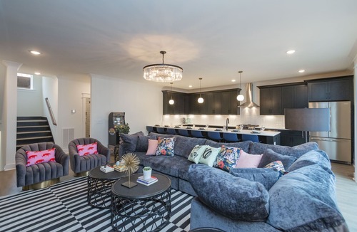 Edgehill House | Rooftop Hot Tub - Walkable to bars - Best Location!