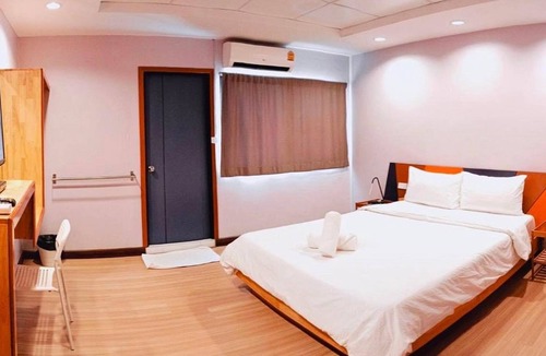 Lat Yao Hotel | ROOM at VIPA