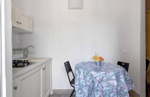 Manarola Apartment | Room 'Camera Gialla' with Balcony, Wi-Fi and Air Conditioning