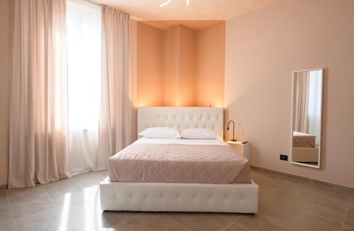 Parma City Centre Apartment | Room Don Alfonso Luxury