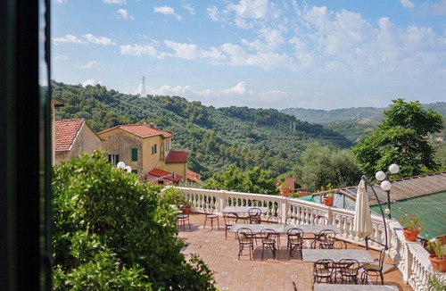 Imperia Apartment | Room 'Fiordaliso' with Mountain View, Shared Terrace and Wi-Fi