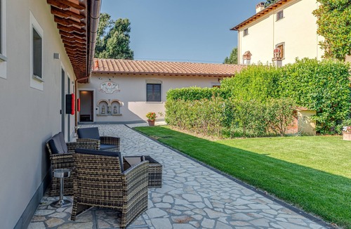 Borgo San Lorenzo Apartment | Room 'Il Borghetto Lavanda' with Shared Garden, Wi-Fi and Air Conditioning