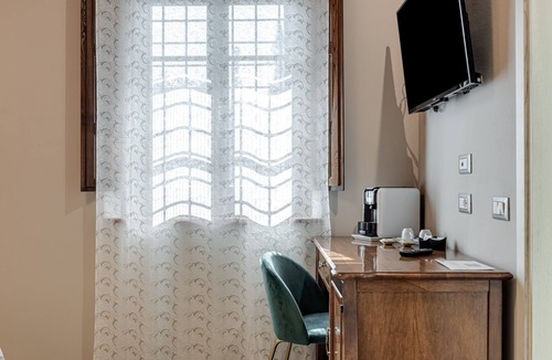 Borgo San Lorenzo Apartment | Room 'Il Borghetto Orchidea' with Shared Garden, Wi-Fi and Air Conditioning
