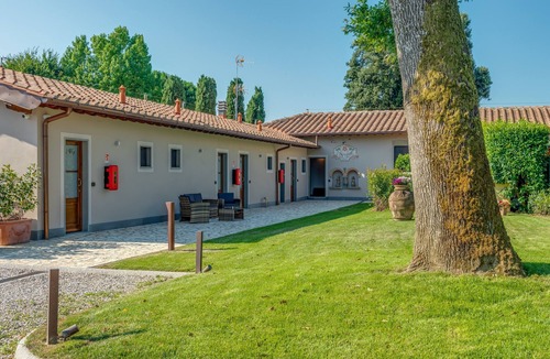 Borgo San Lorenzo Apartment | Room 'Il Borghetto Orchidea' with Shared Garden, Wi-Fi and Air Conditioning