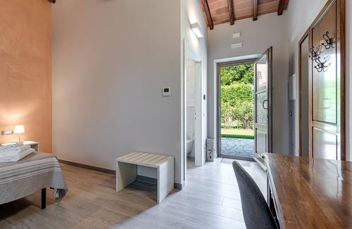Borgo San Lorenzo Apartment | Room 'Il Borghetto Tulipano' with Shared Garden, Wi-Fi and Air Conditioning