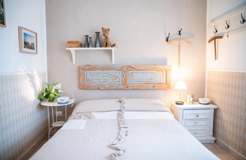 Collesalvetti Apartment | Room 'La Casina Di Parrana 2' with Shared Terrace, Shared Garden and Wi-Fi