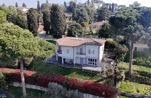 Credaro Apartment | Room 'Stanza in Villa Magica' with Wi-Fi and Air Conditioning