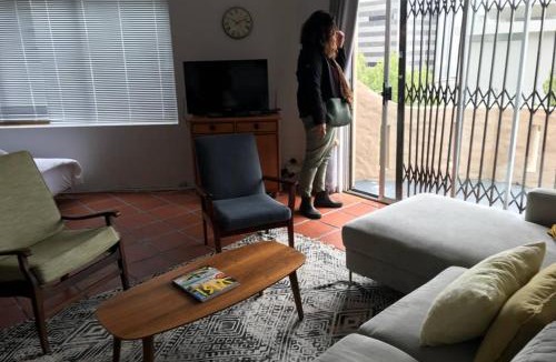 Camps Bay Apartment | Roomy, quiet flatlet at the top of Camps Bay