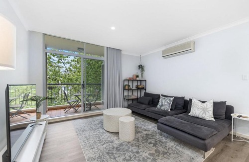East Perth Apartment | Royal Respite Spacious Apartment - Walk to Restaurants